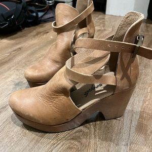 free people cedar clogs in tan, size 39